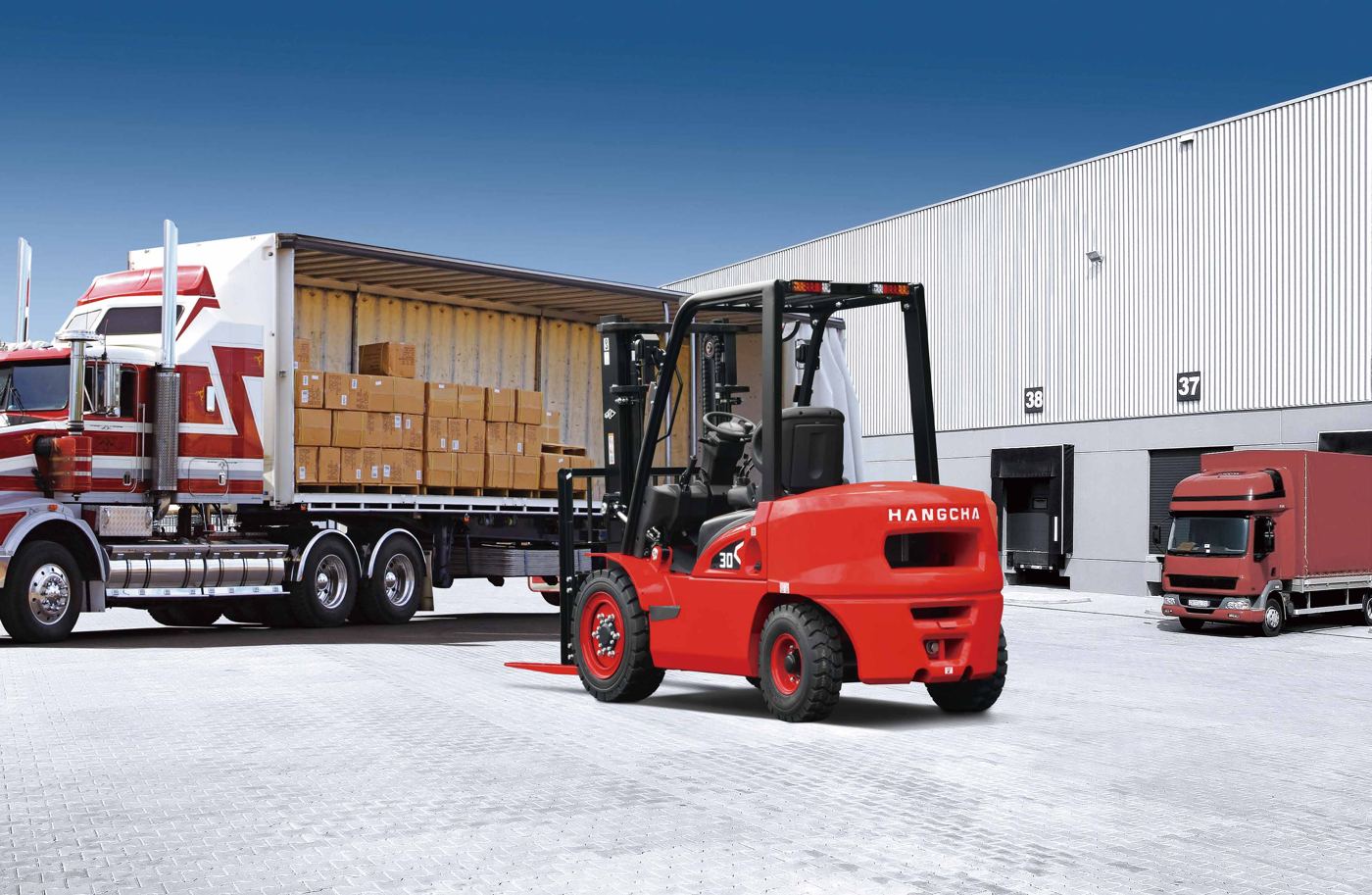 Hangcha forklift loading a truck